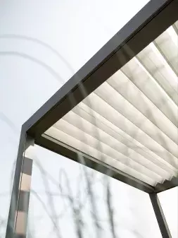 B200 XL Lamellendak Terrasoverkapping: Frame: 7093 ST | Lamellen: 9016 ST