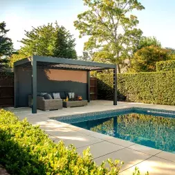 Brustor B200XL Terrasoverkapping met lamellendak header mobile