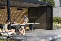 B250 Terrasoverkapping met lamellendak: Frame: RAL 9005 ST | Lamellen: RAL 90007 ST