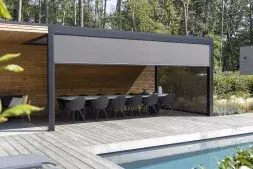 B250 Terrasoverkapping met lamellendak: Frame: RAL 9005 ST | Lamellen: RAL 90007 ST