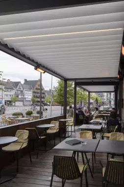 Project Horecazaak Amfora: Brustor Lamellendak B200 (XL): Frame: RAL 7016 | Lamellen: RAL 9016