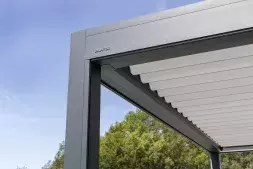 Brustor B250XL Terrasoverkapping met lamellendak