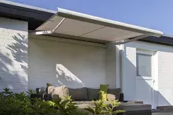 B50XL Brustor  Knikarmscherm met loungehoek