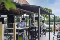 BRUSTOR B128 Pergola met doek bij Brasserie De Waterkant