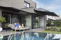 Met een B27 knikarmscherm kies je zef wanneer je zon of schaduw wenst. 