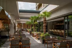 BRUSTOR B600 S pérgola bioclimática retráctil: experimente una auténtica sensación al aire libre gracias a Brustor