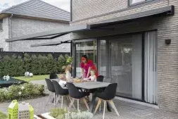 Geniet van de zon in de schaduw dankzij de B27 zonneluifel van Brustor 