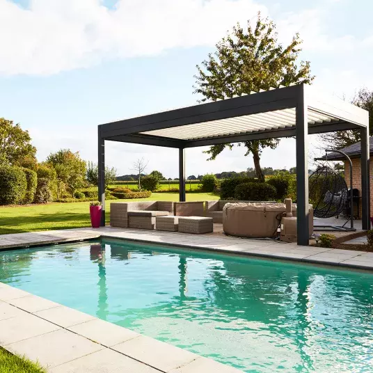 Brustor B600 terrace covering with louvered roof