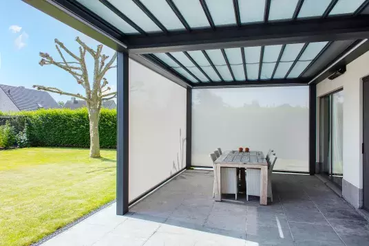 Pérgola Brustor B300 con techo plegable