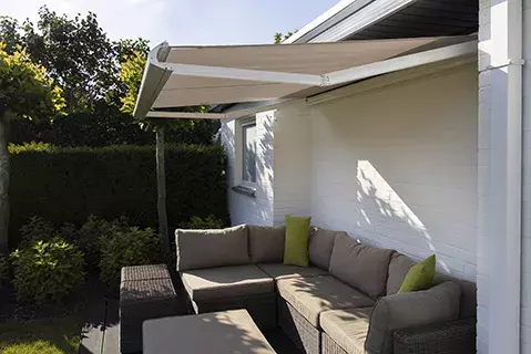 B50XL Brustor Knikarmscherm wit met grijs doek