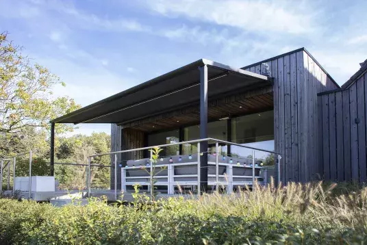 Brustor B128 terrasoverkapping met openschuifbaar doek